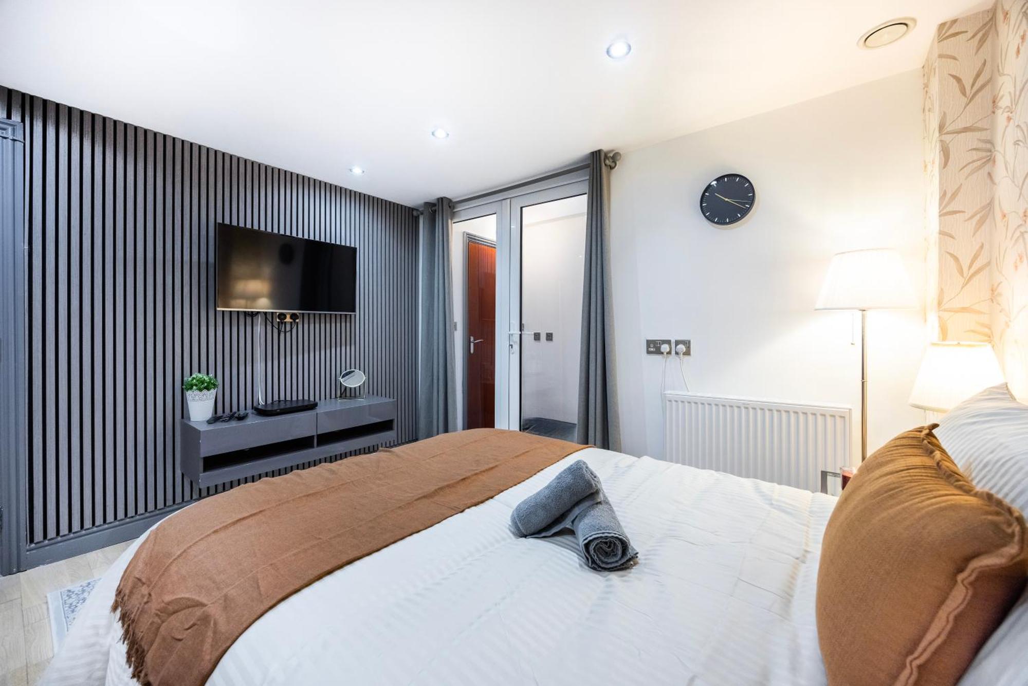 3 Bedroom By River Thames