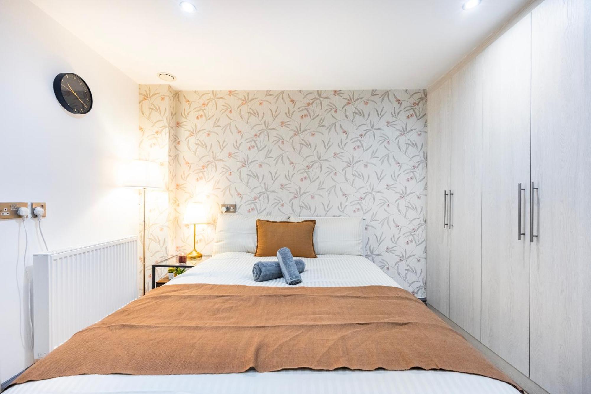 Apartment 3 Bedroom By River Thames London