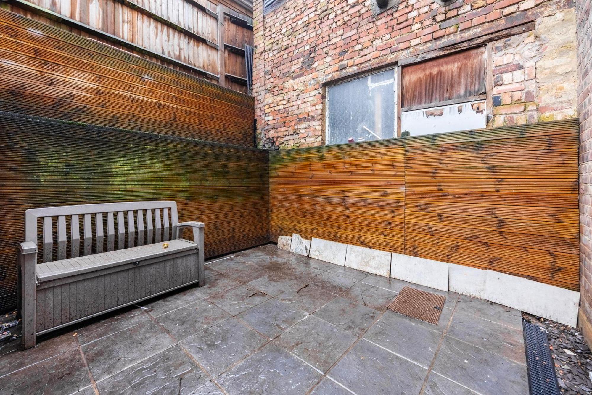3 Bedroom By River Thames Apartment