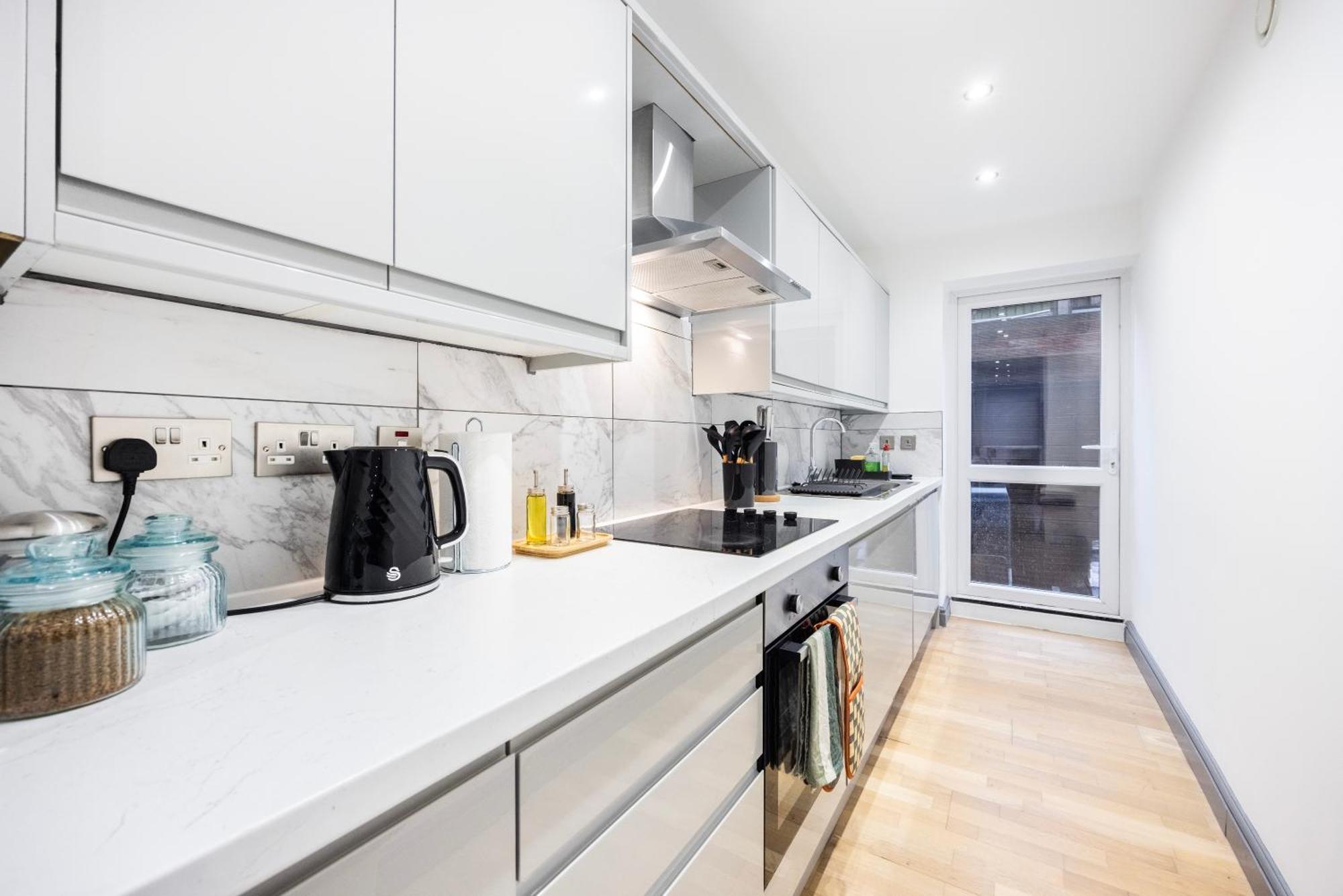 Apartment 3 Bedroom By River Thames