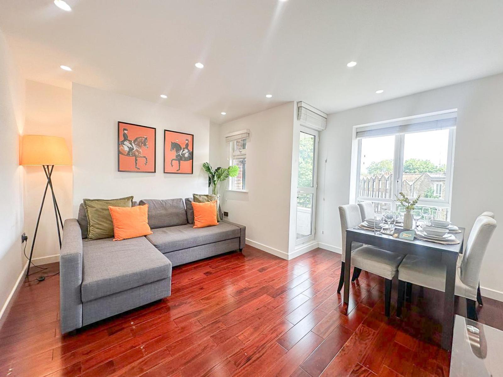 Cozy 2-bedroom Flat With Private Balcony Near Islington Station, Canonbury *