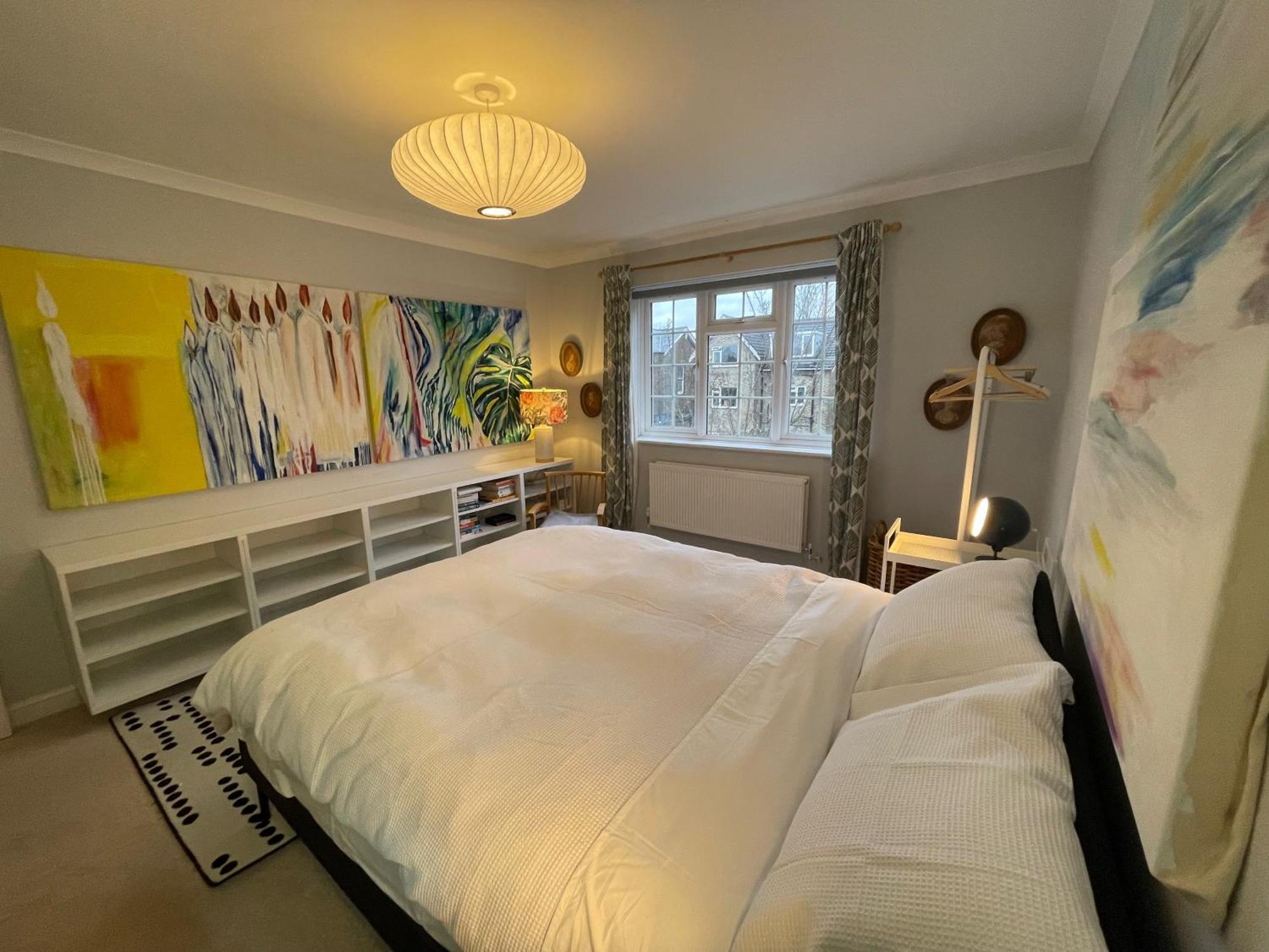 Cosy Kew Flat With Two Bedrooms *