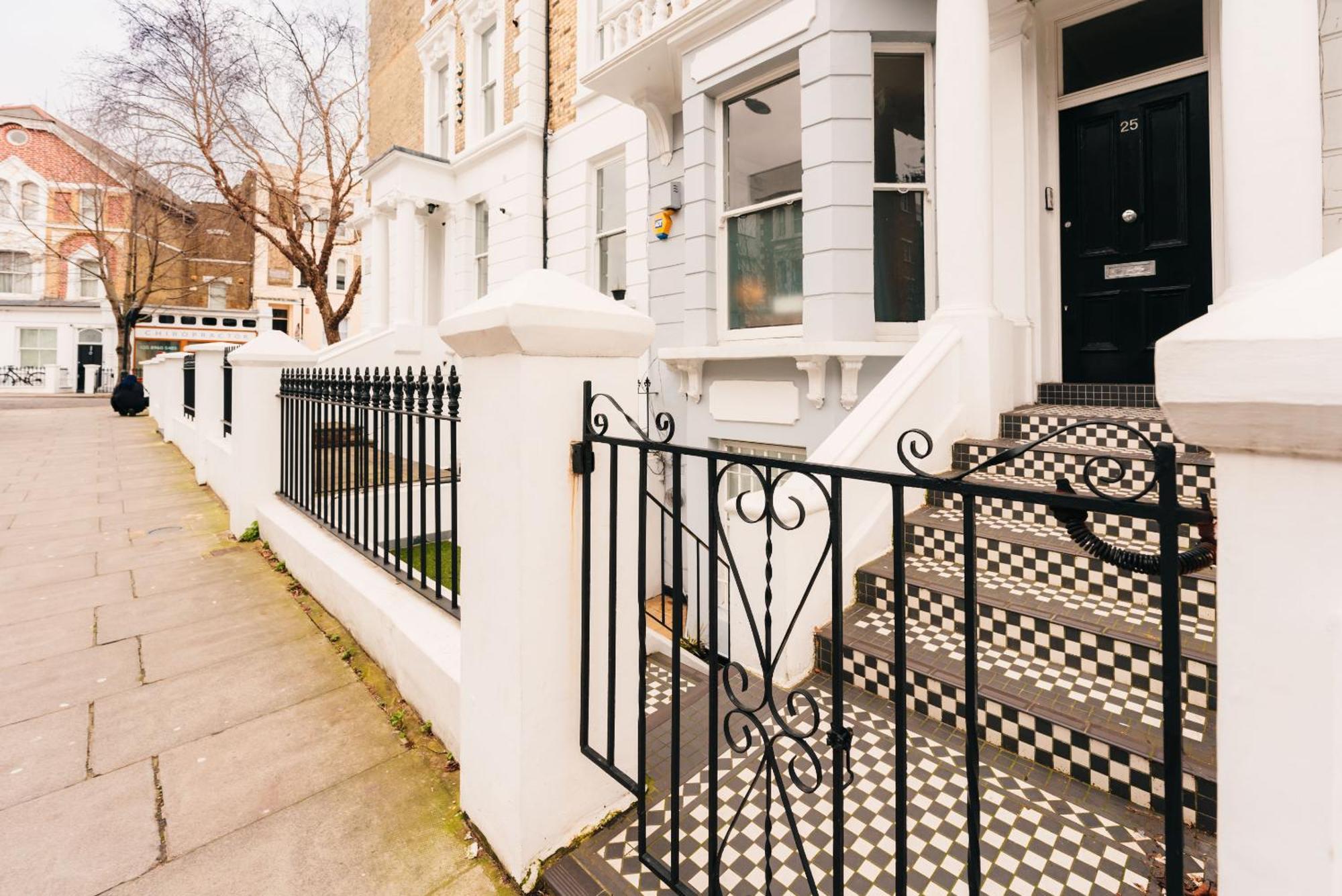 2 Bed Portobello Rd - Moments From Tube! Сasa de vacaciones Londres