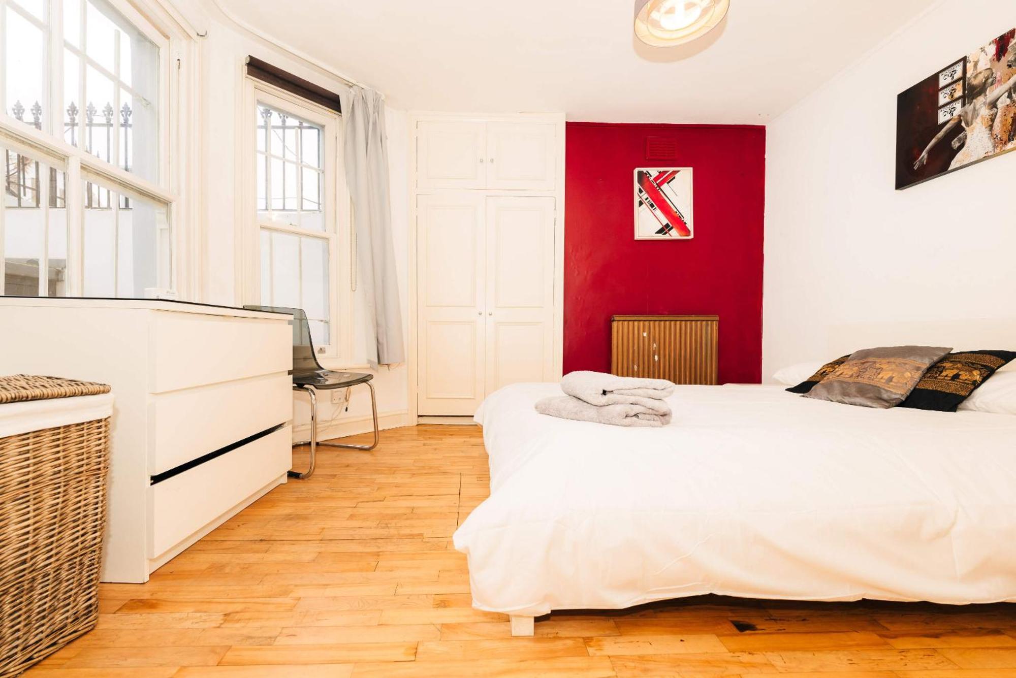 2 Bed Portobello Rd - Moments From Tube! Сasa de vacaciones *