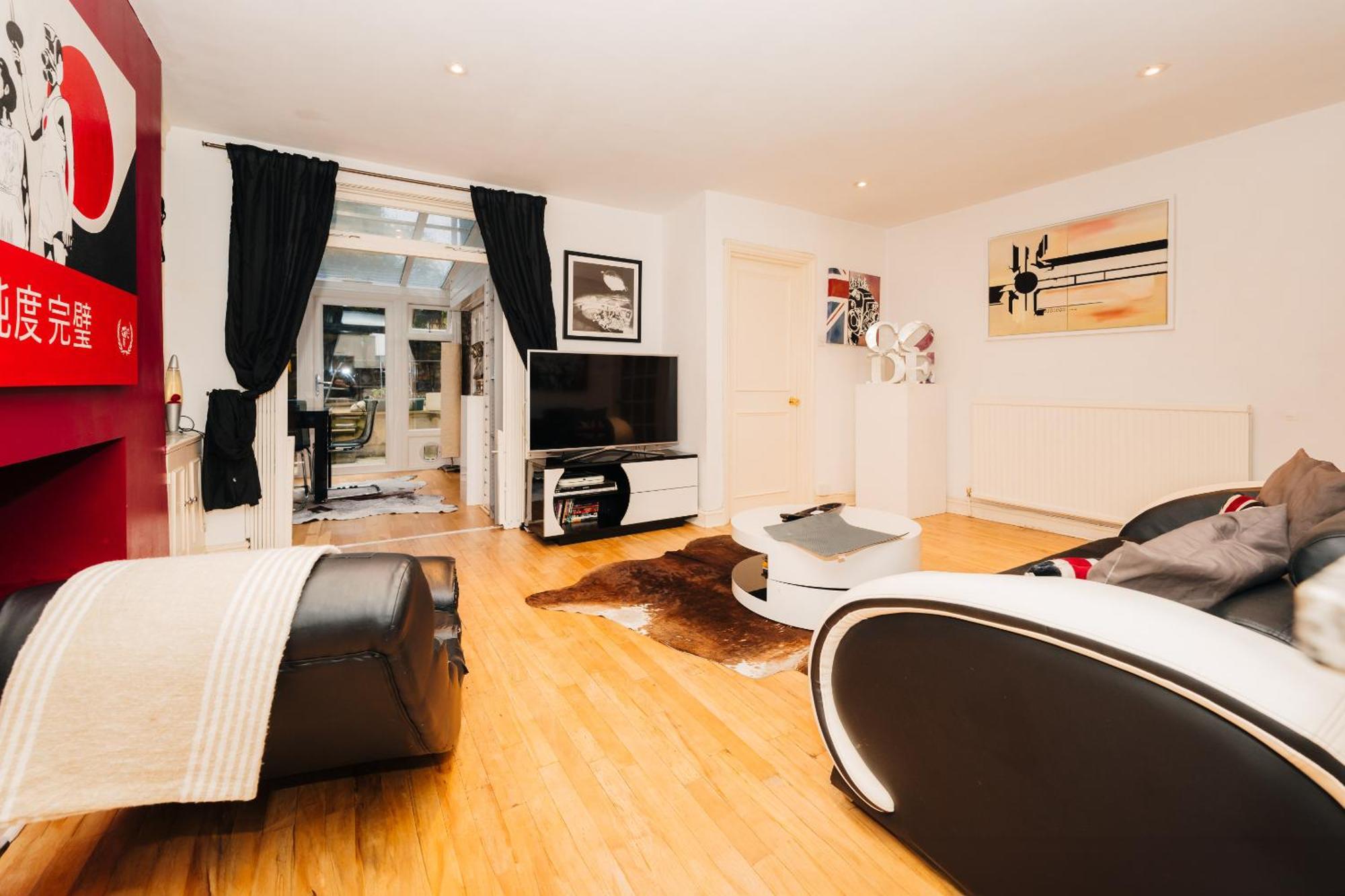 2 Bed Portobello Rd - Moments From Tube! Сasa de vacaciones