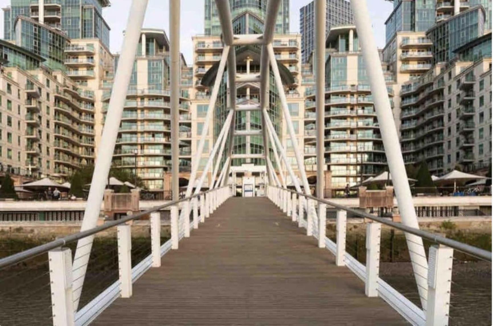 Flat In For 4 * London