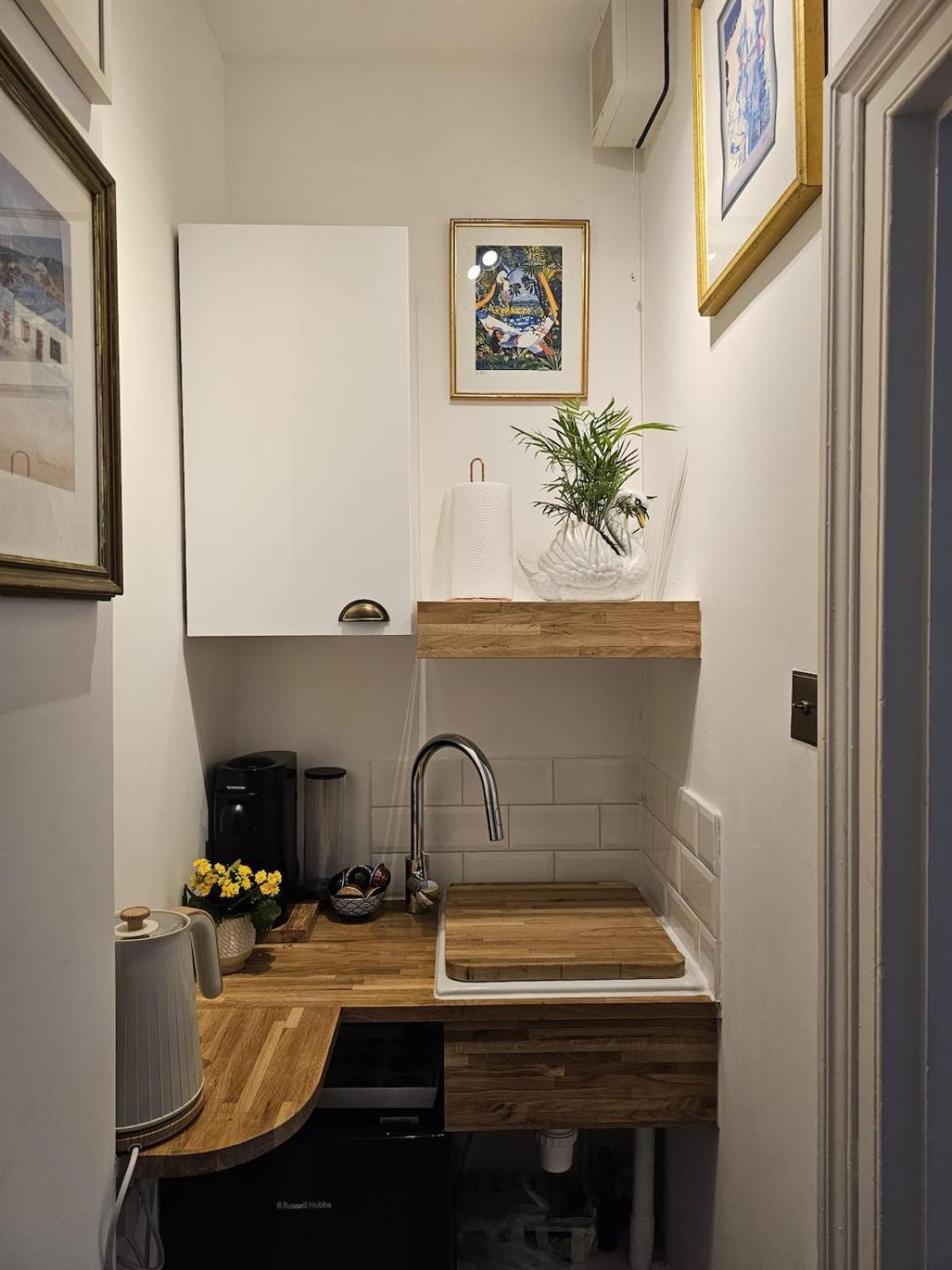 Hideaway In Highgate Village *