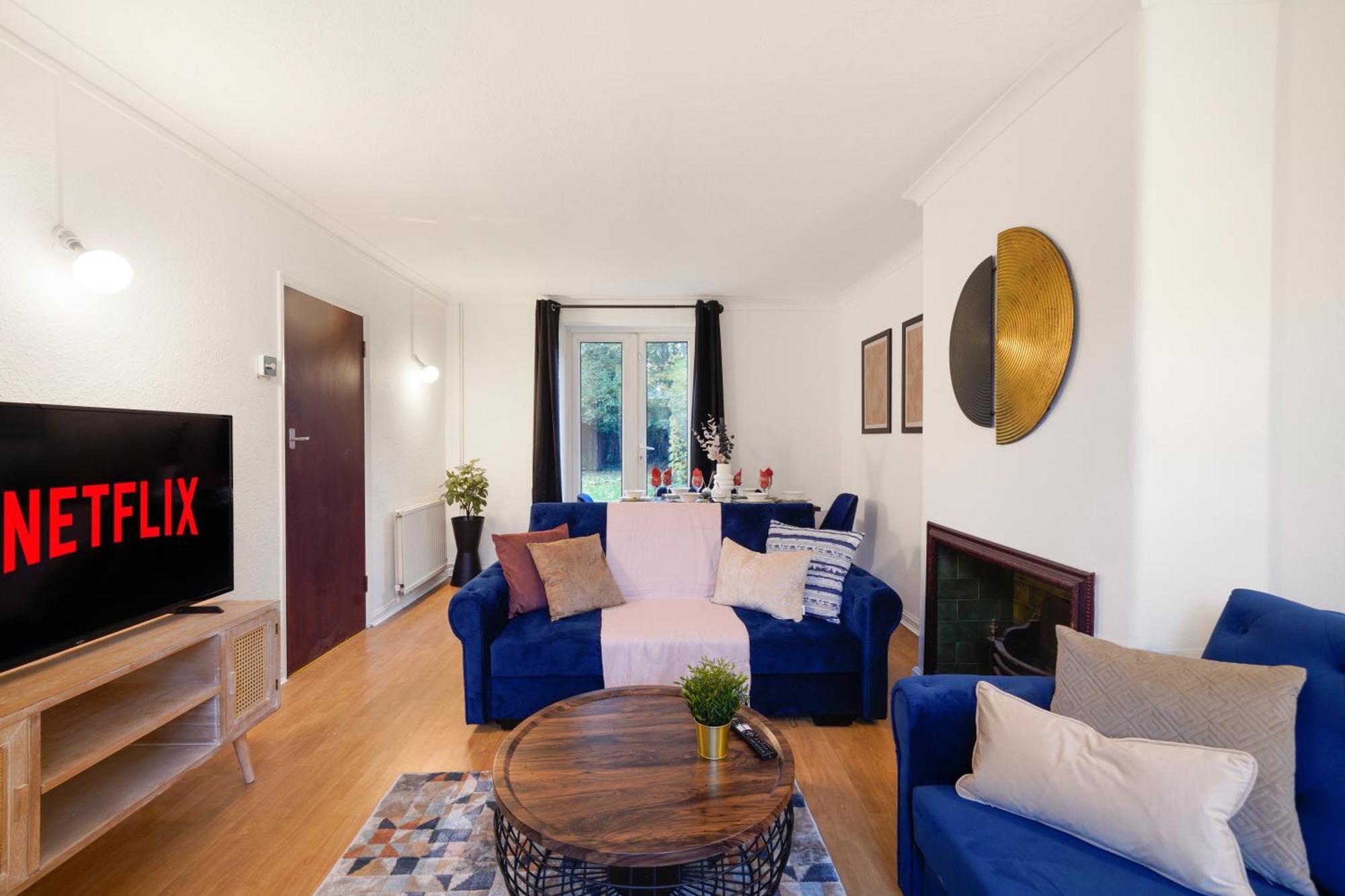 Shepherds Bush Abode - Garden - Sleeps 12 Holiday home