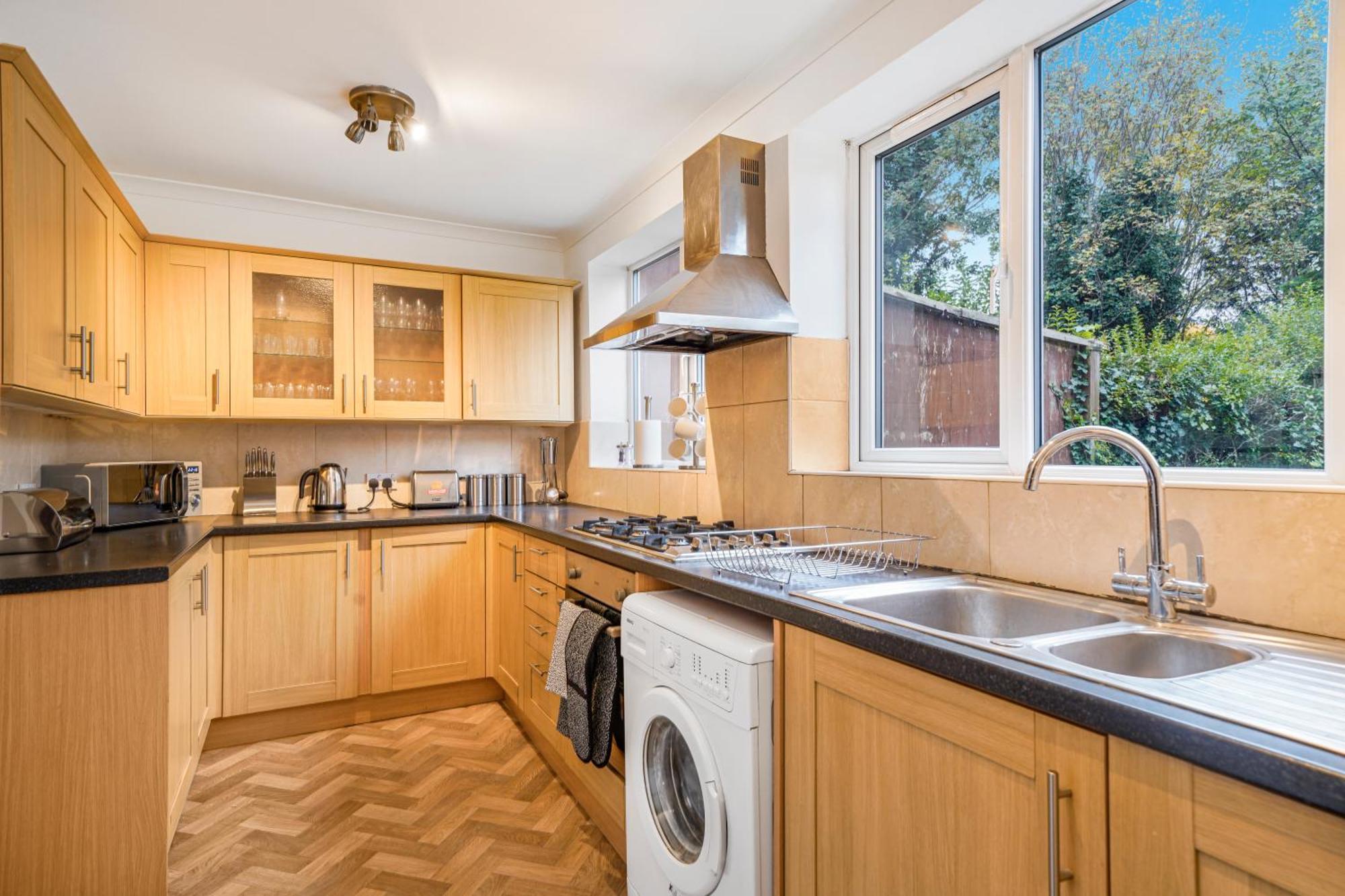 Shepherds Bush Abode - Garden - Sleeps 12