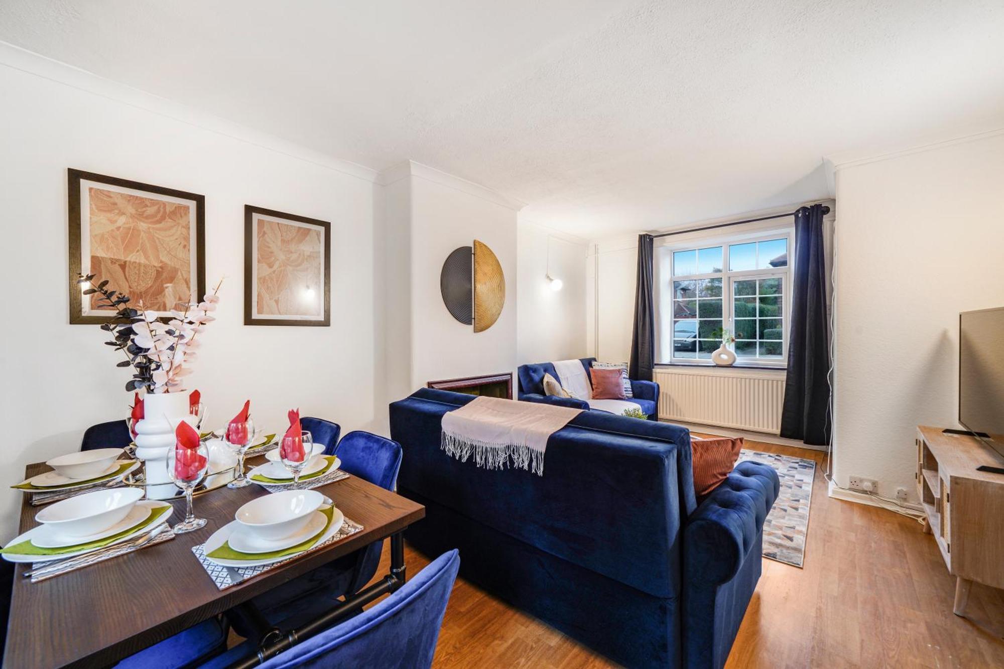 Shepherds Bush Abode - Garden - Sleeps 12 Holiday home