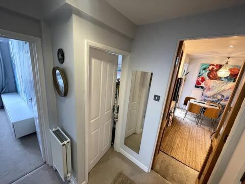 Cosy Kew Flat With Two Bedrooms Homestay London
