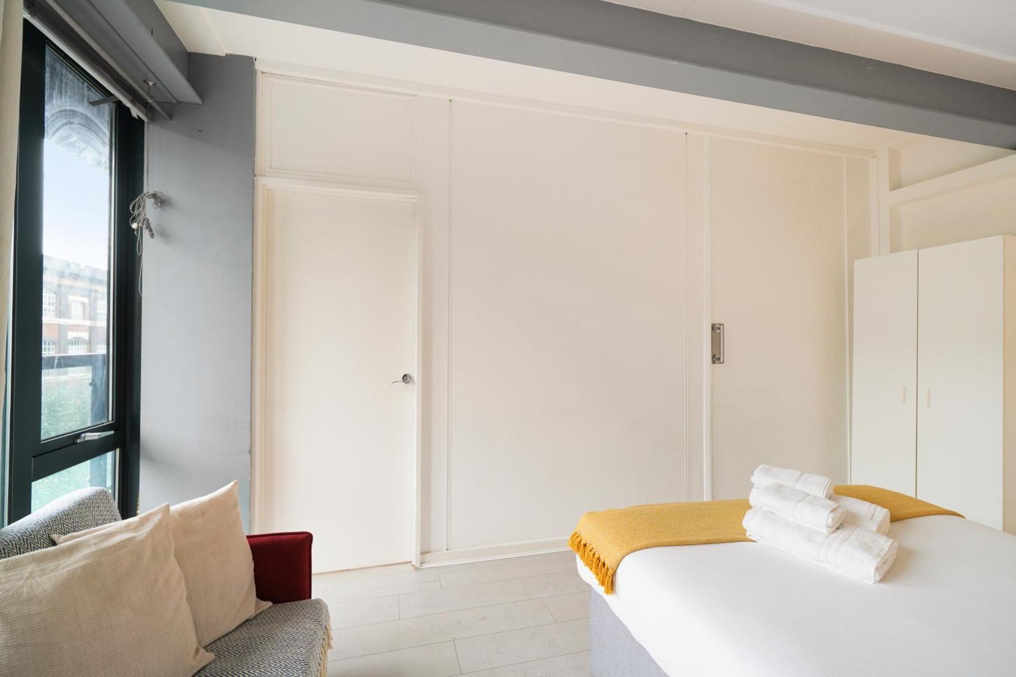 Modern Two Bed Apartment London