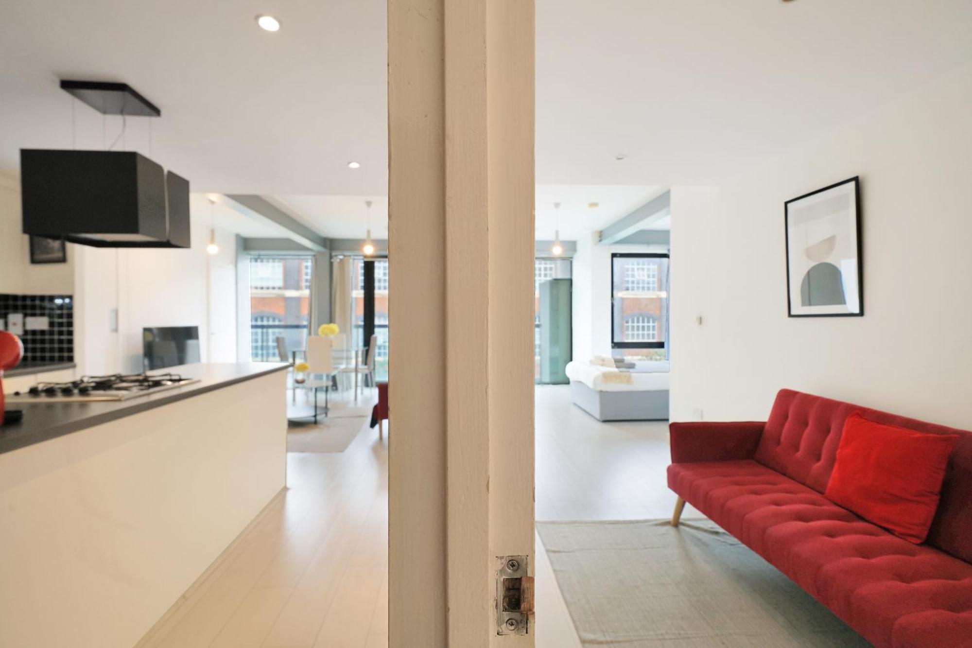 Modern Two Bed * London