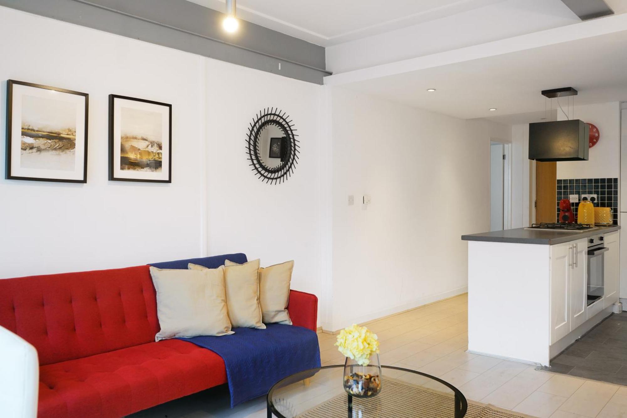 Modern Two Bed Apartment *