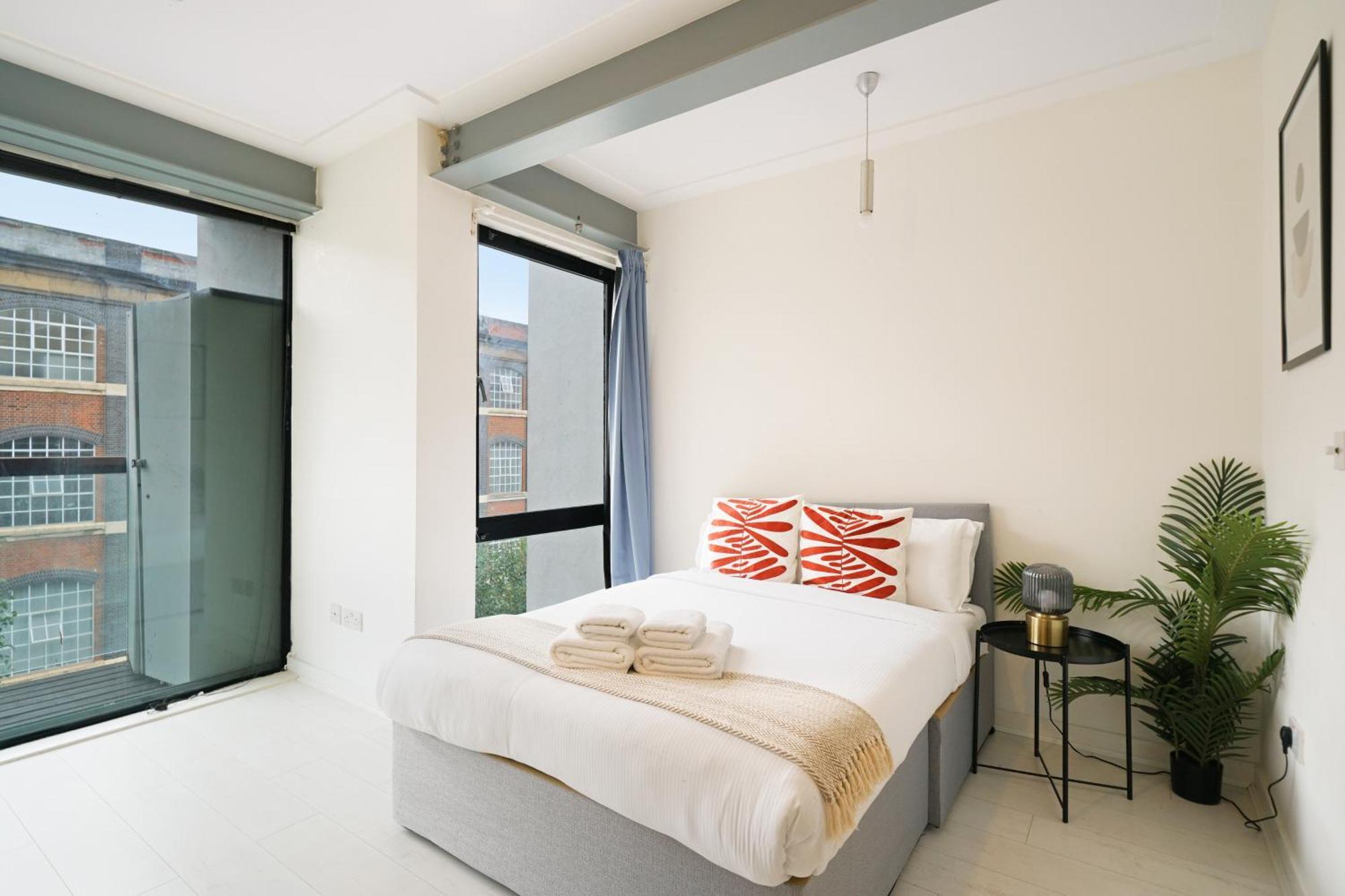 Apartment Modern Two Bed London