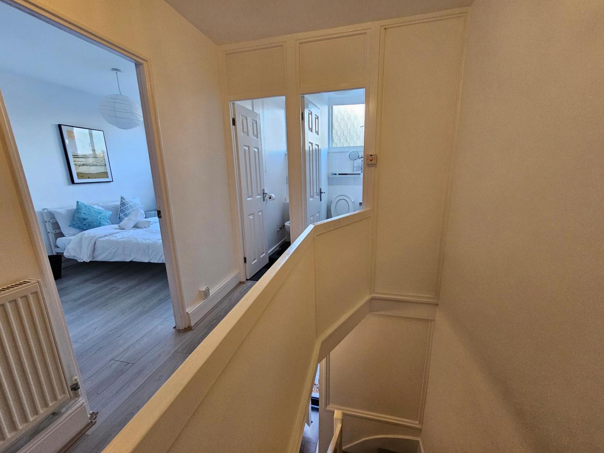 Guest house E1 London