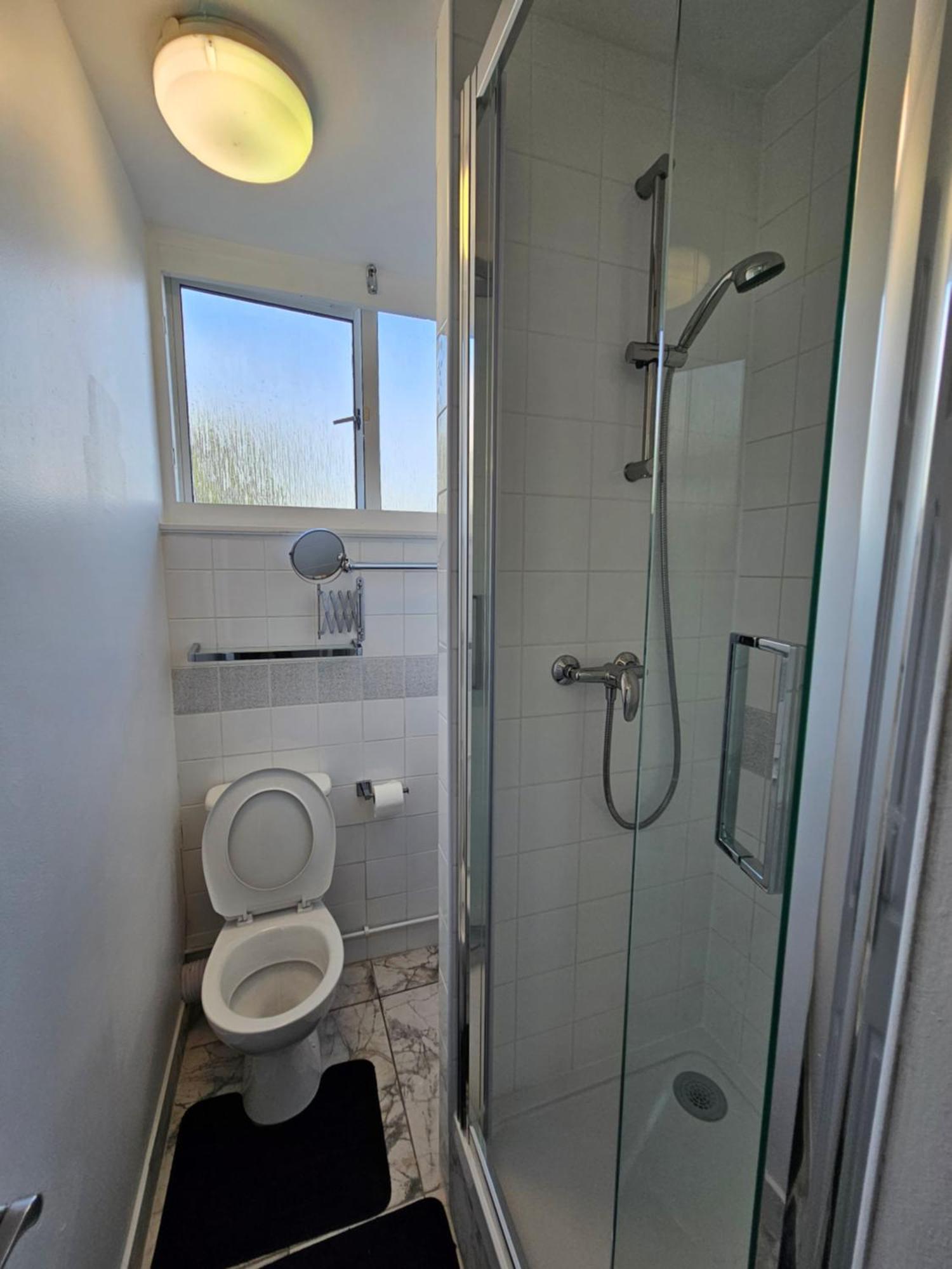E1 Guest house *