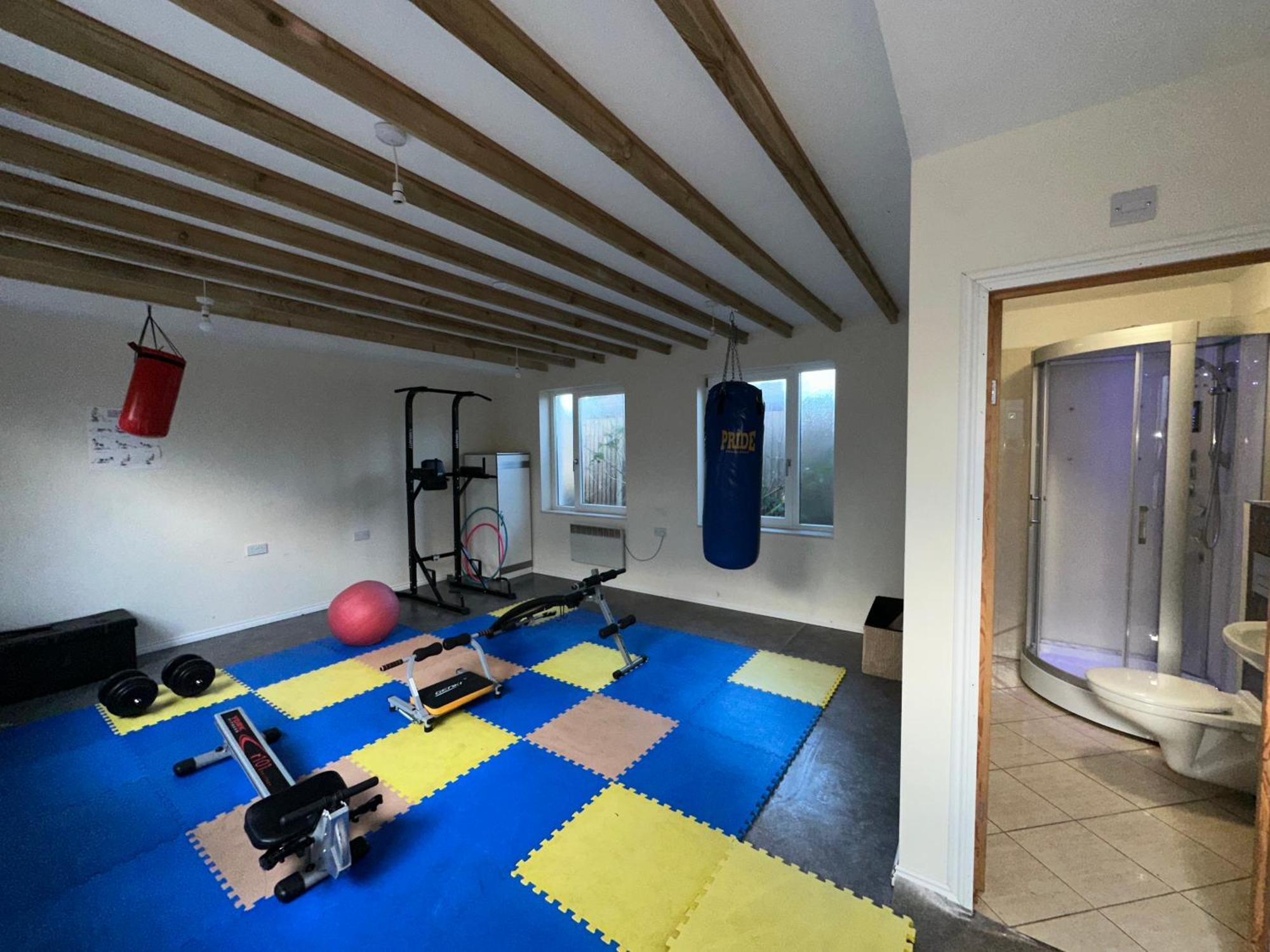 North A Spacious 7 Bedroom House Accommodating Up To 18 People Complete With Own Gym And Table Tennis Vakantiehuis *