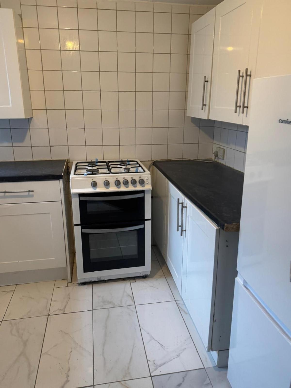 Natural Full Flat Near Station With Private Toilet Shower Kitchen In Central Apartment *