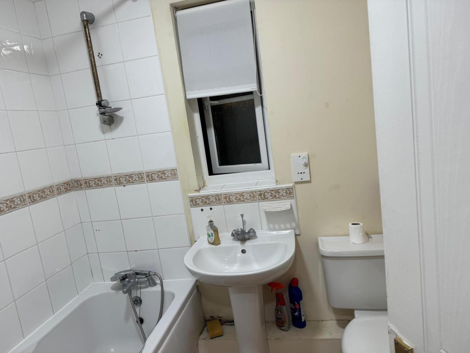 Natural Full Flat Near Station With Private Toilet Shower Kitchen In Central Apartment