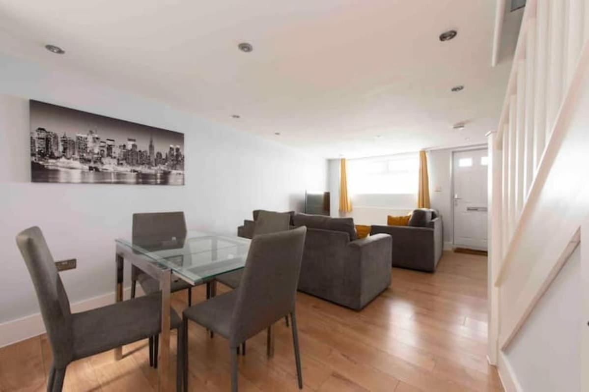 2 Bed House In Woolwich