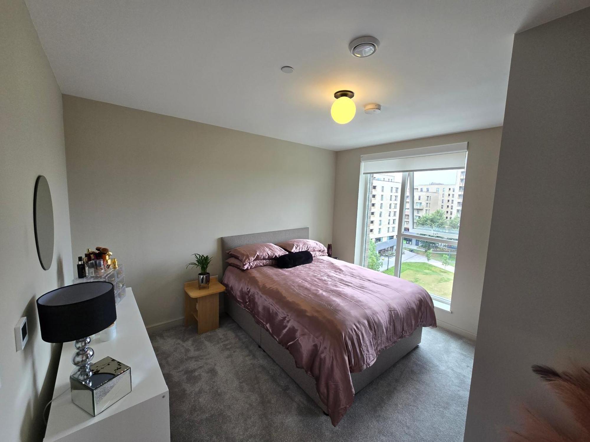 Luxury One Bedroom Flat With Balcony Apartment *