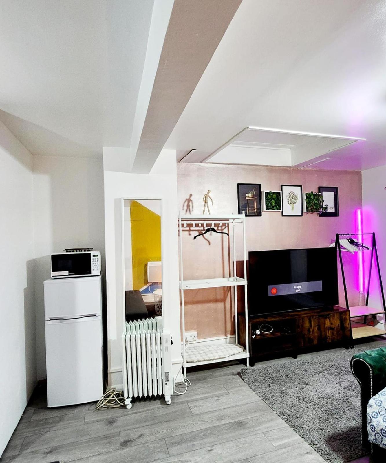 New Deluxe Apt-2 * London