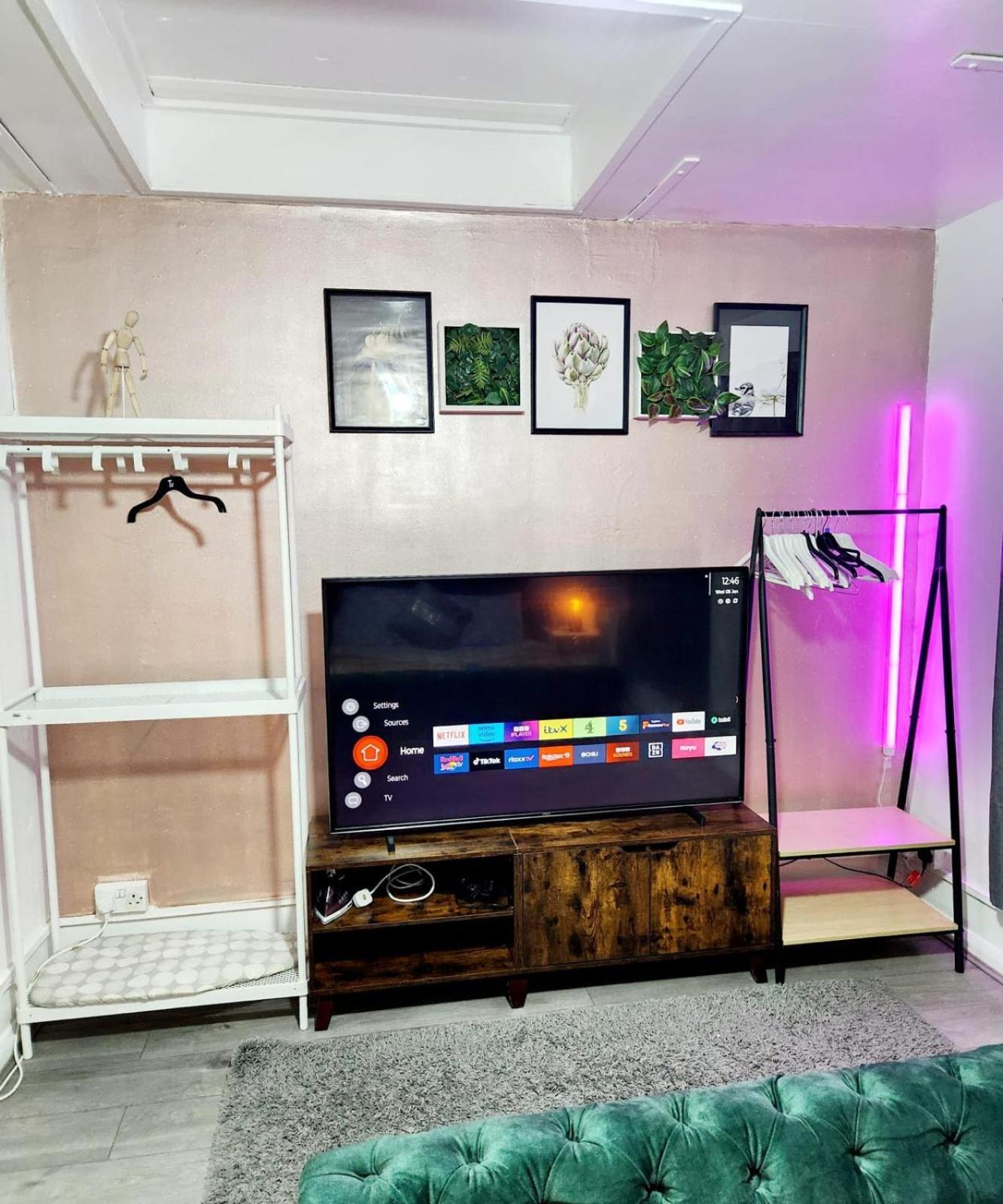 New Deluxe Apt-2 * London