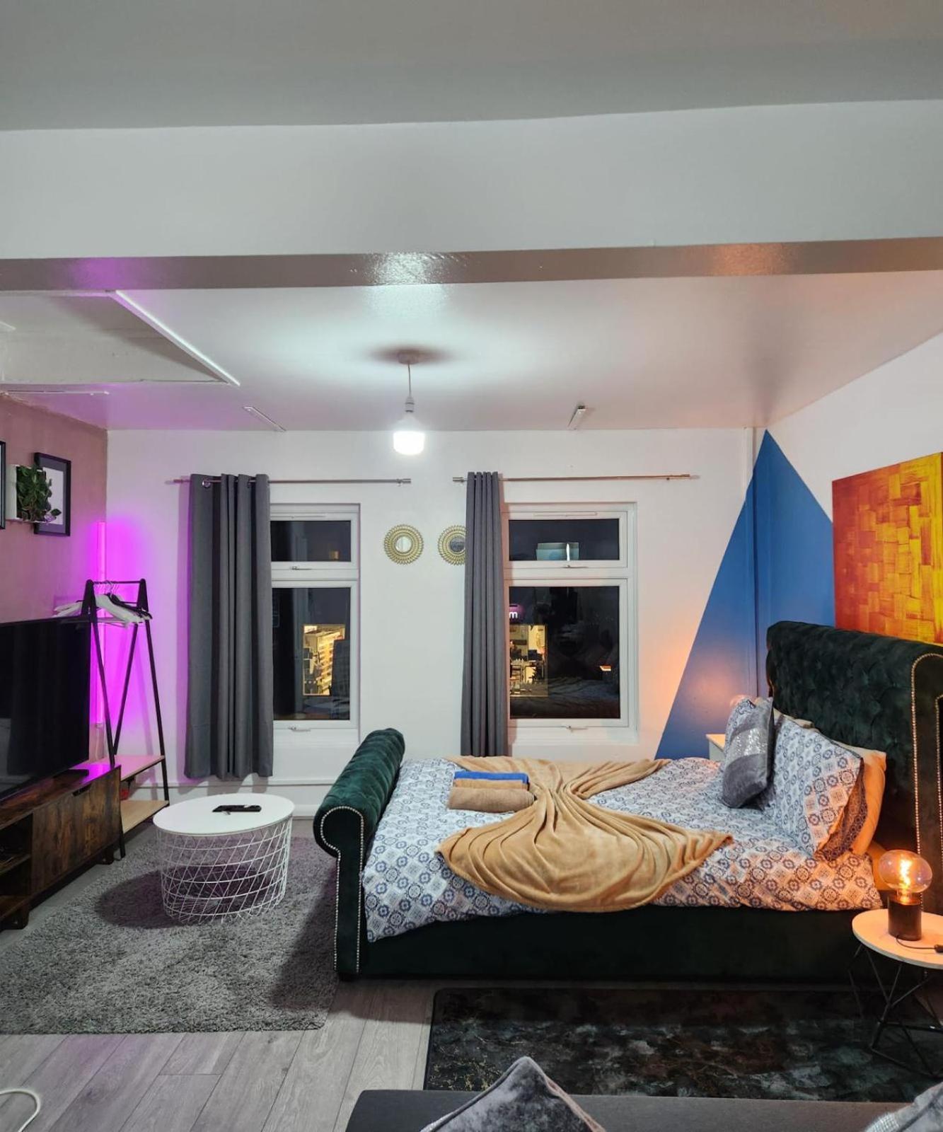 New Deluxe Apt-2 Apartment London