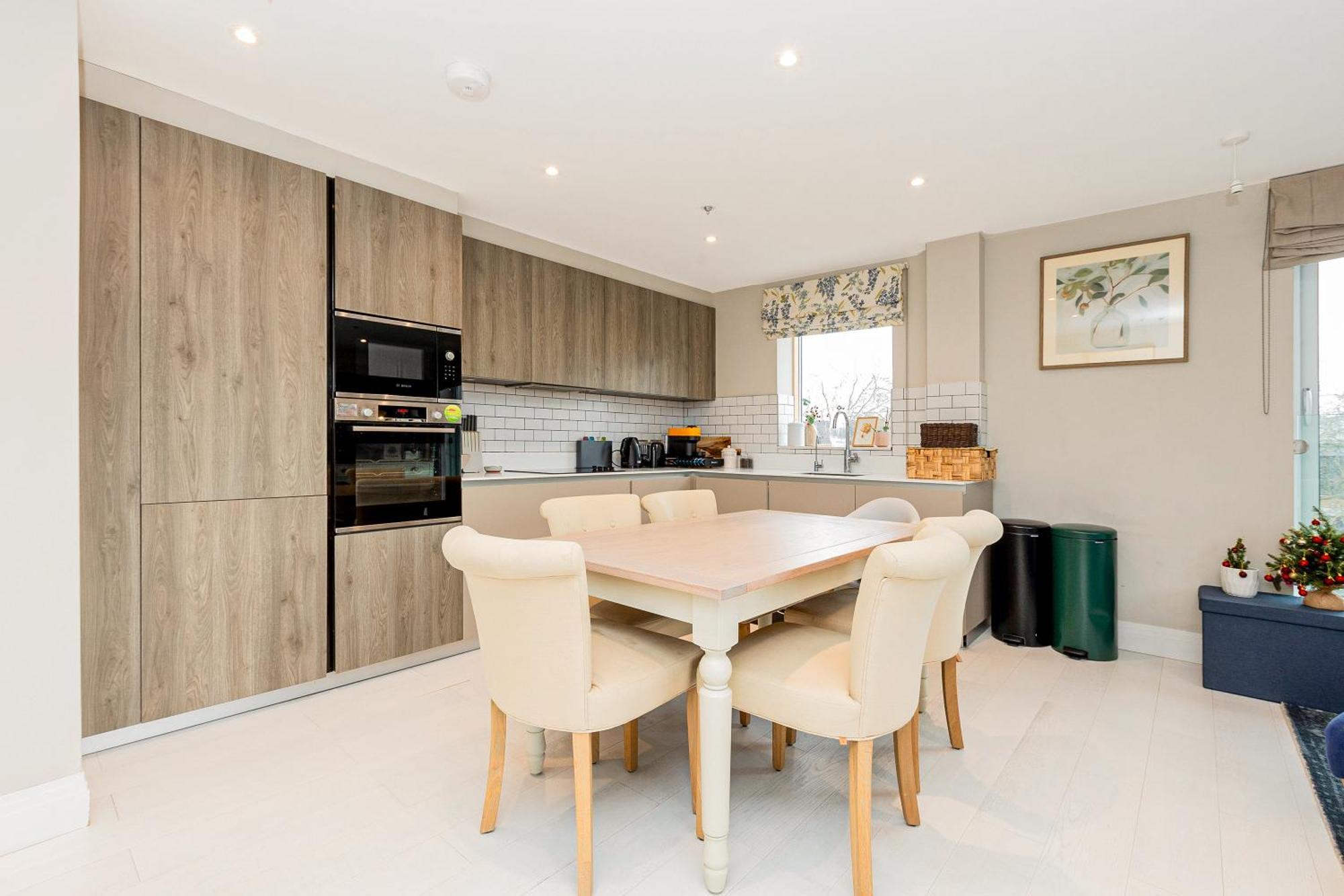 Apartment Stylish 2br Flat, 6 Min Chiswick Park Tube
