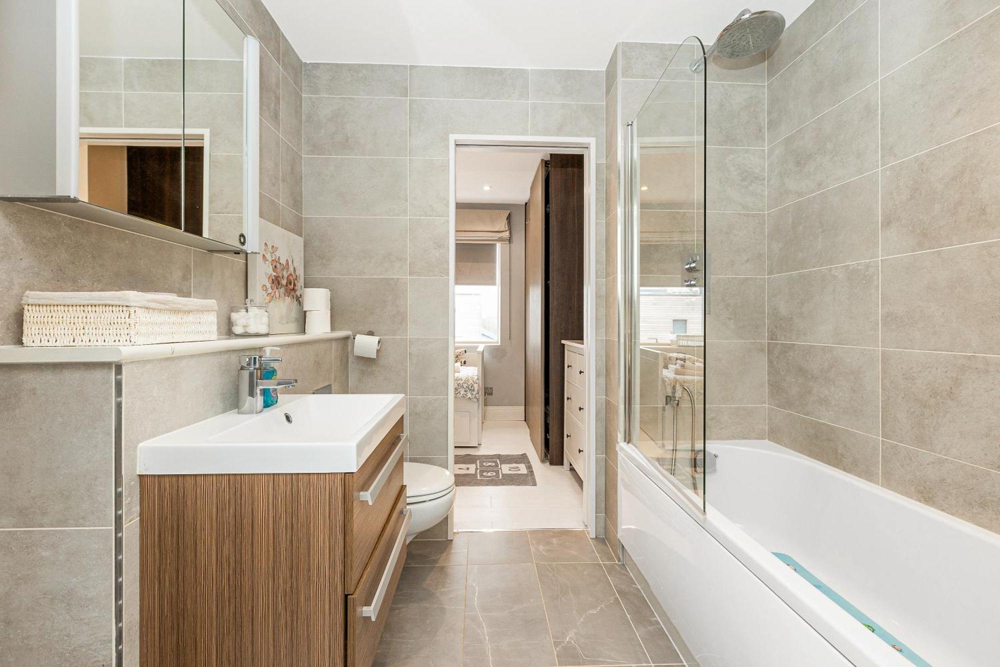 Stylish 2br Flat, 6 Min Chiswick Park Tube Apartment *