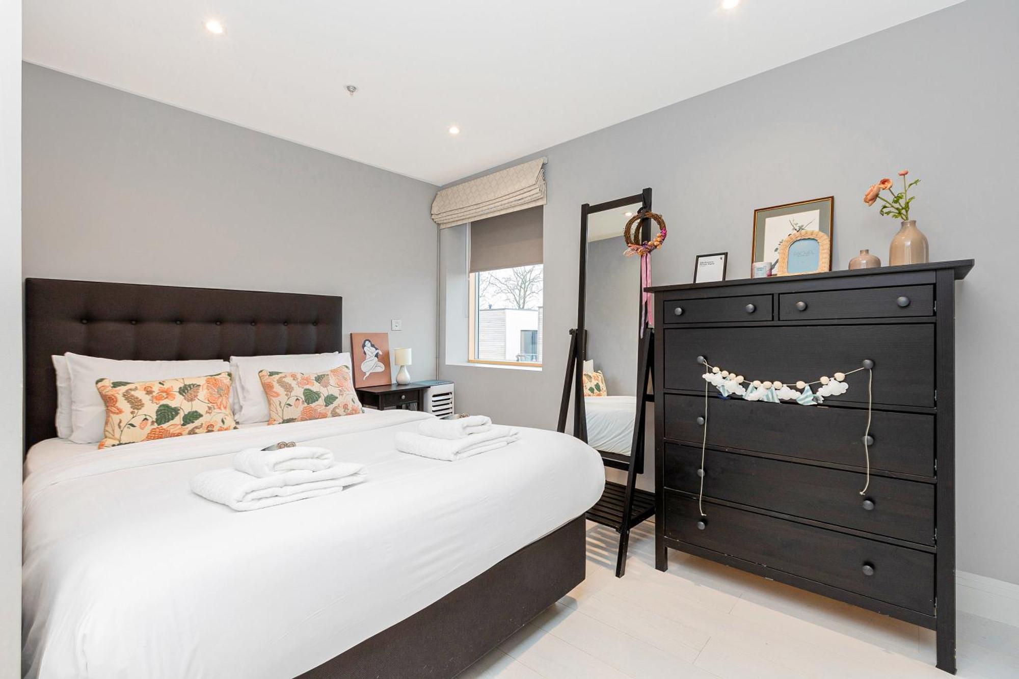 Apartment Stylish 2br Flat, 6 Min Chiswick Park Tube