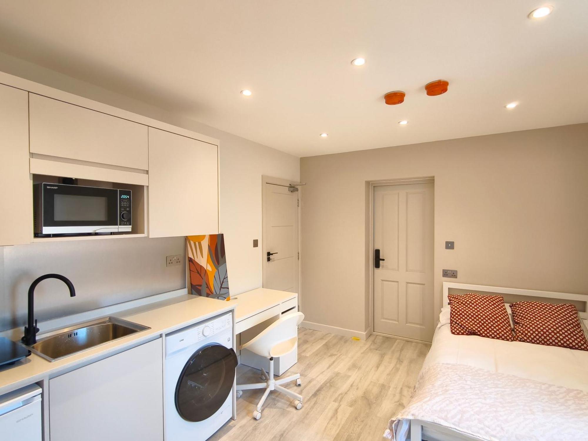 Morden Stratford Studio 1 *