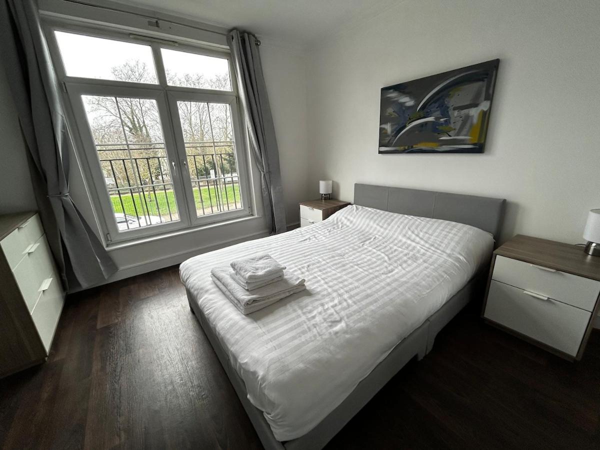 3 Bed Home, Free Parking & Self Check In Apartment London