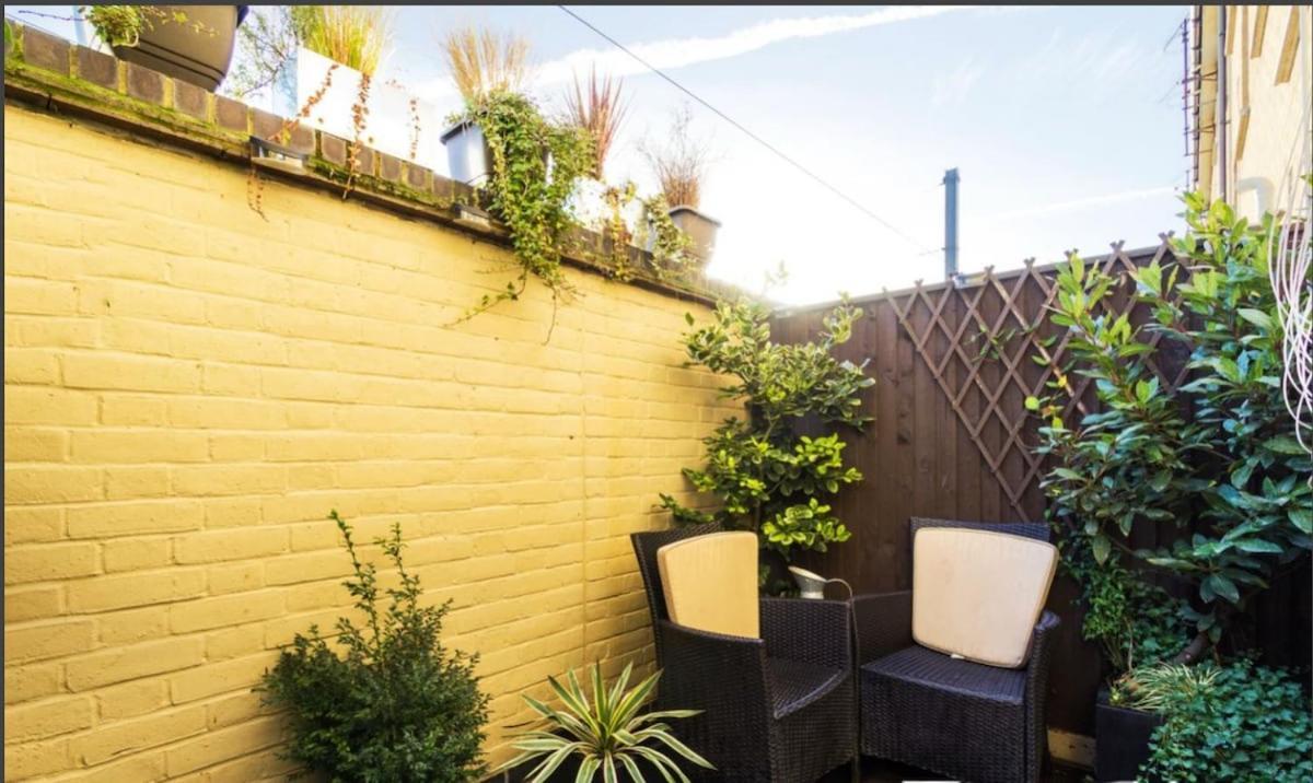 3 Bed Home, Free Parking & Self Check In Apartment