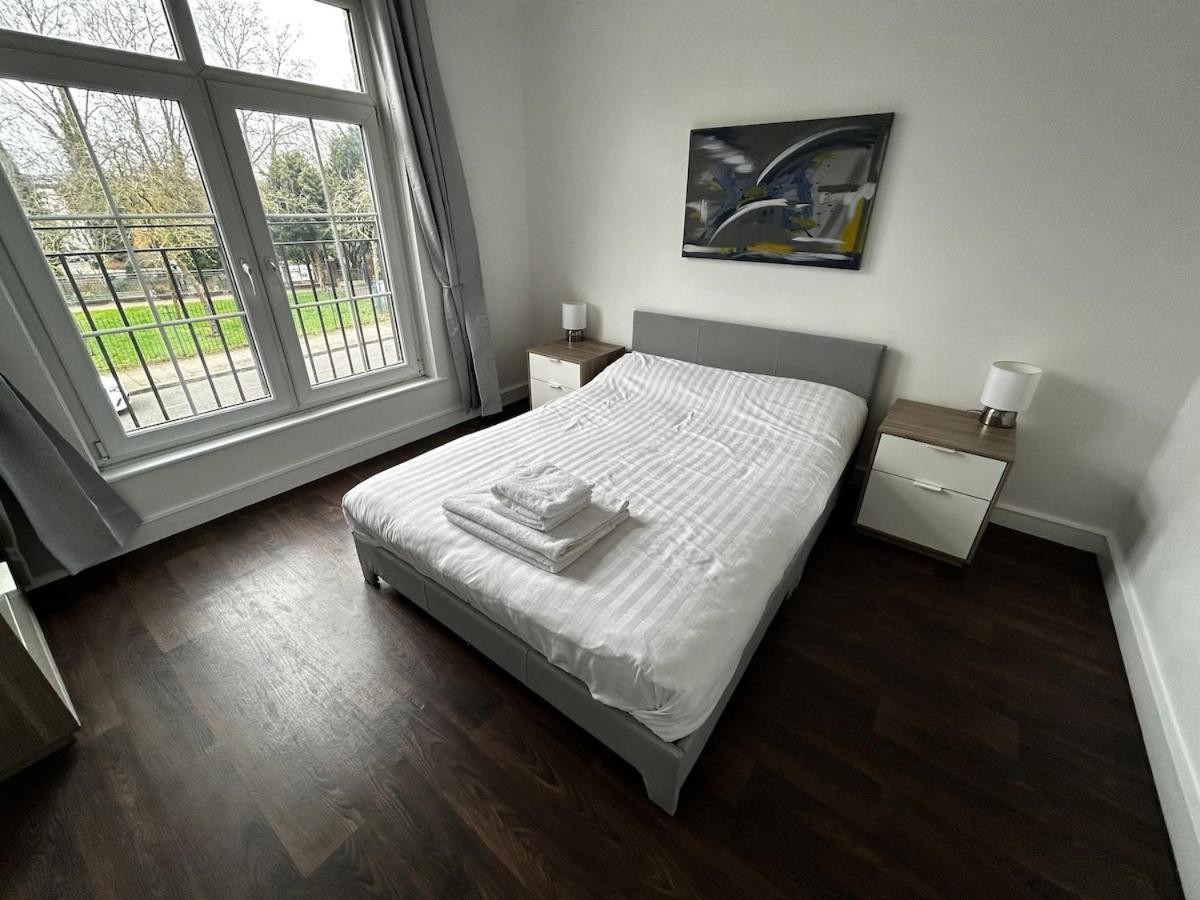 3 Bed Home, Free Parking & Self Check In *