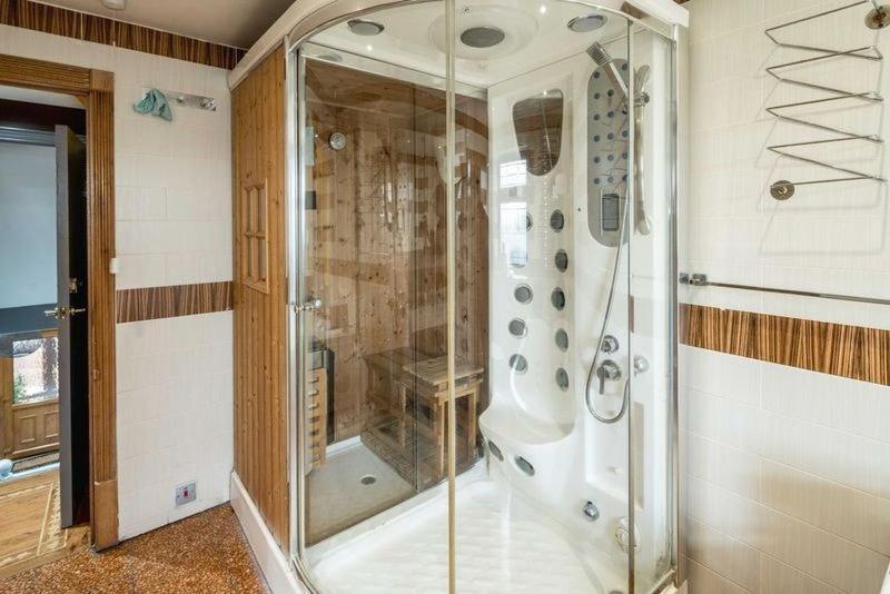 Apartment Huge 6 Beds House In Zone 2 London-mobilerateoffers-families-leisure-parking-wifi-pooltable-netflix-sleeps15! London