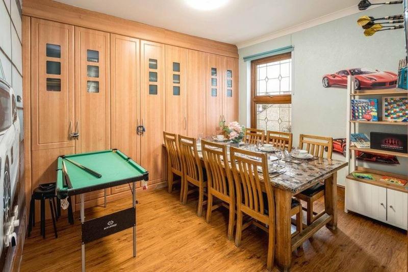 Apartment Huge 6 Beds House In Zone 2 London-mobilerateoffers-families-leisure-parking-wifi-pooltable-netflix-sleeps15! *