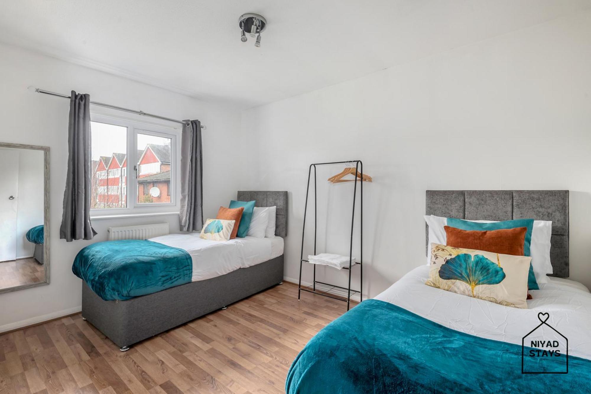 Hale Lodge, Comfy For Families And Contractors * London