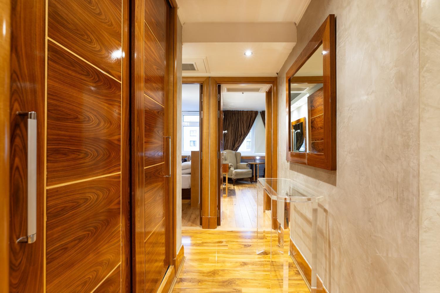 Mayfair Deluxe Apartment *