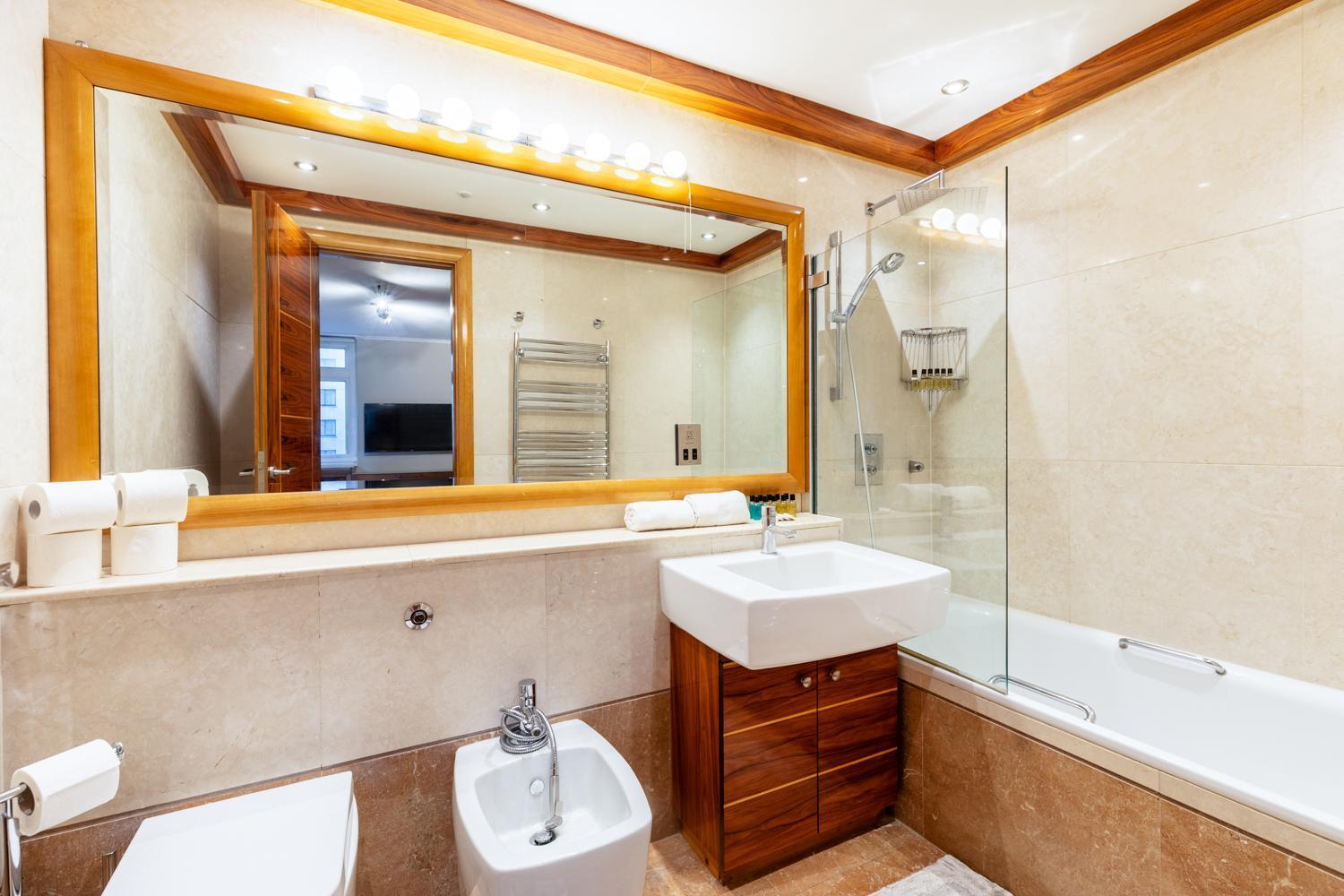 Mayfair Deluxe Apartment