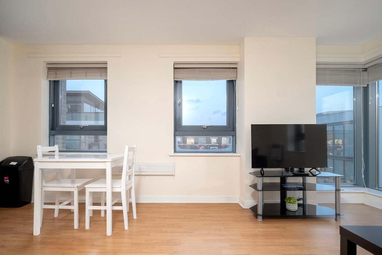 Charming Flat Close To Stadium Apartment