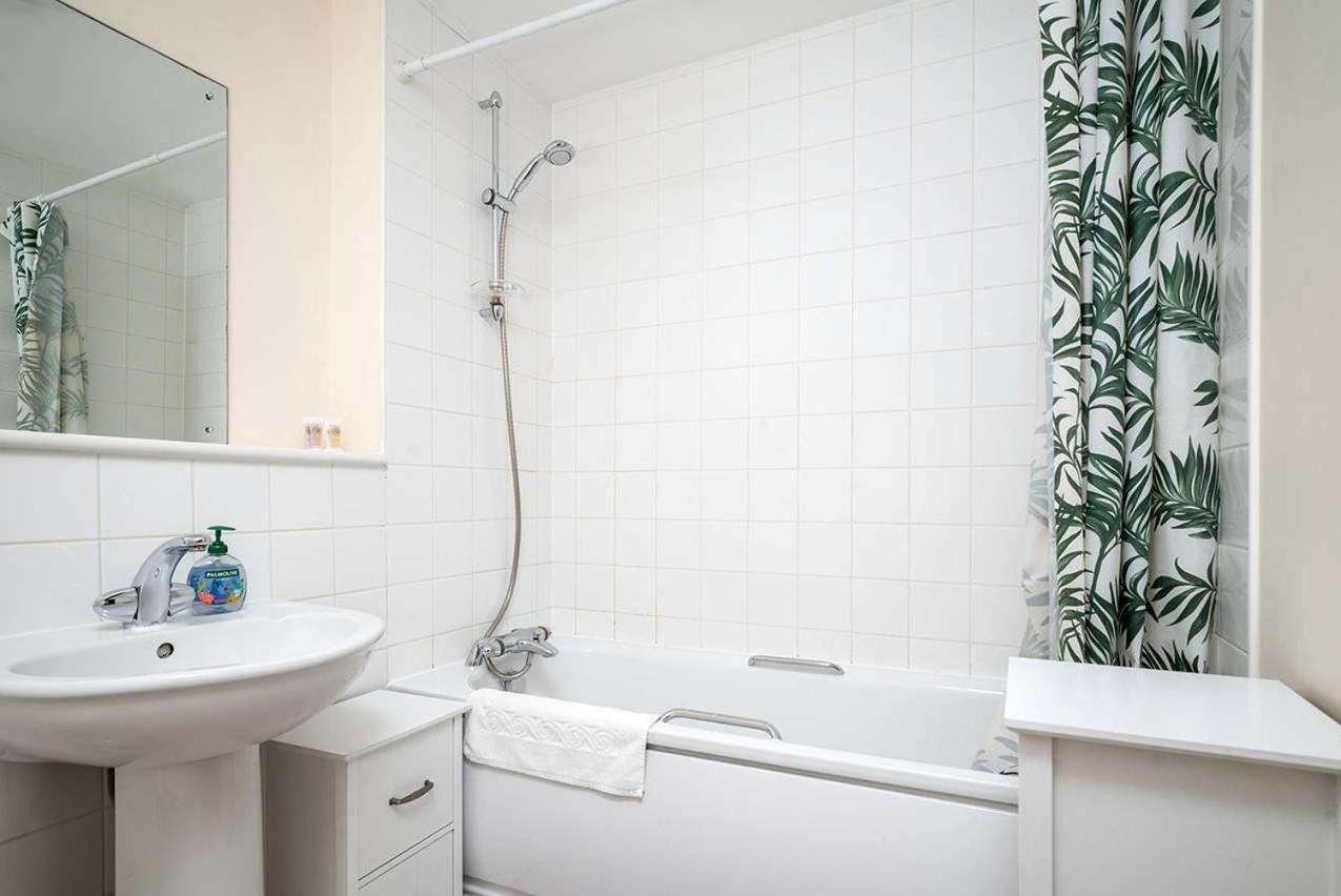 Charming Flat Close To Stadium London