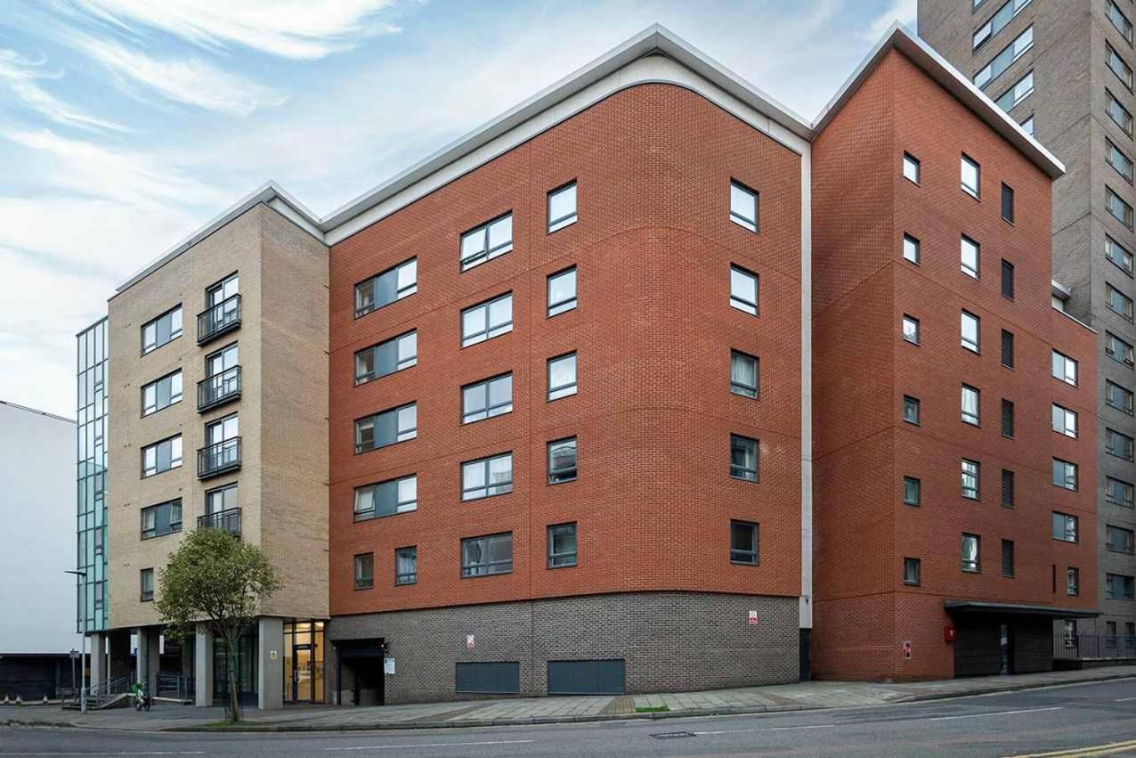 Charming Flat Close To Stadium London
