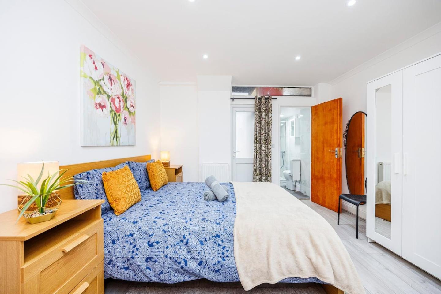 3 Bed 3 Bathroom Flat In Kensington A * Londen