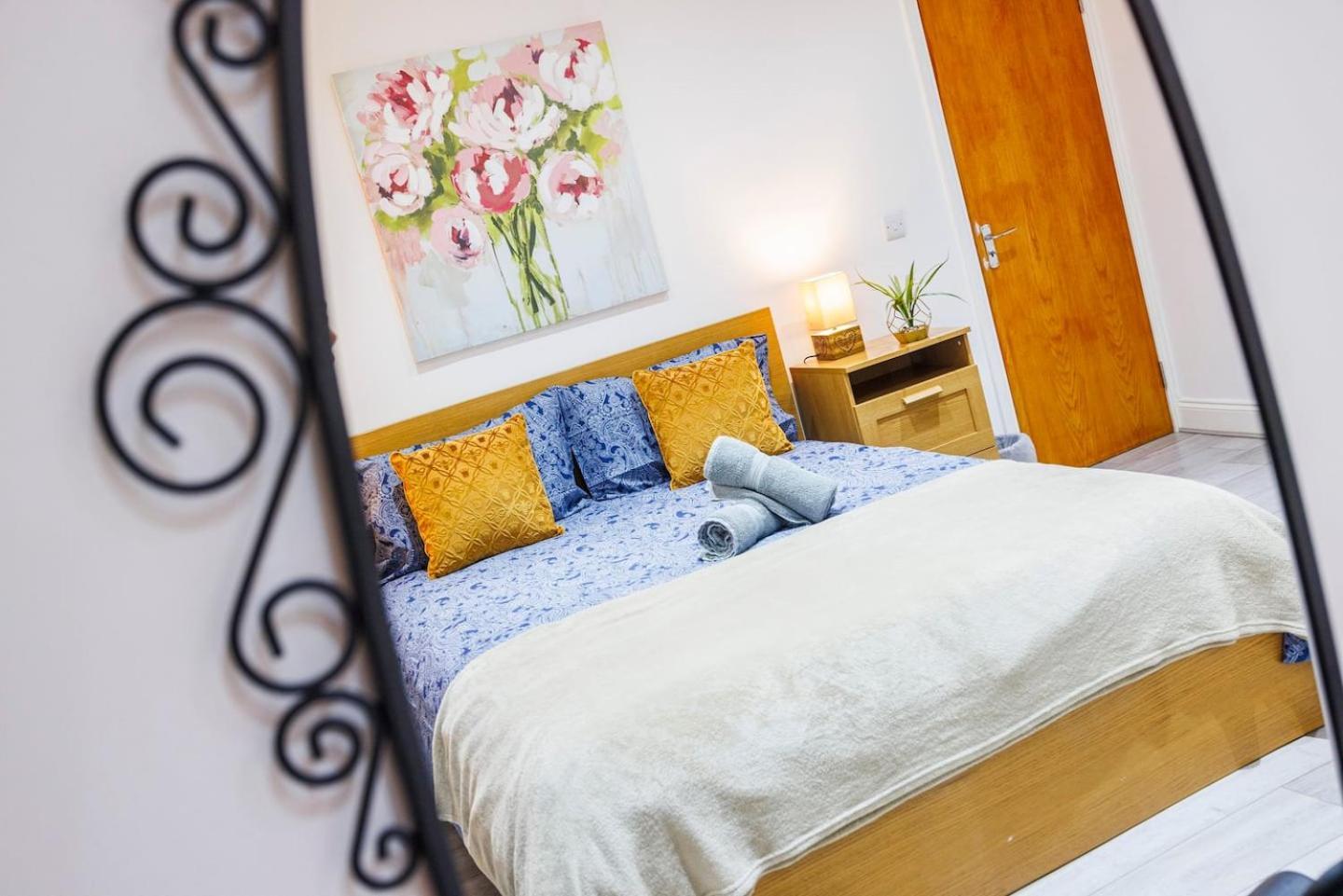 3 Bed 3 Bathroom Flat In Kensington A * Londen