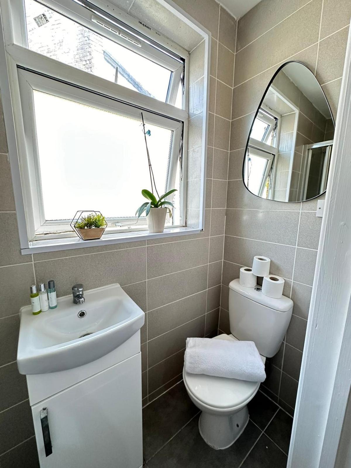 Comfortable Family In Harrow Road *
