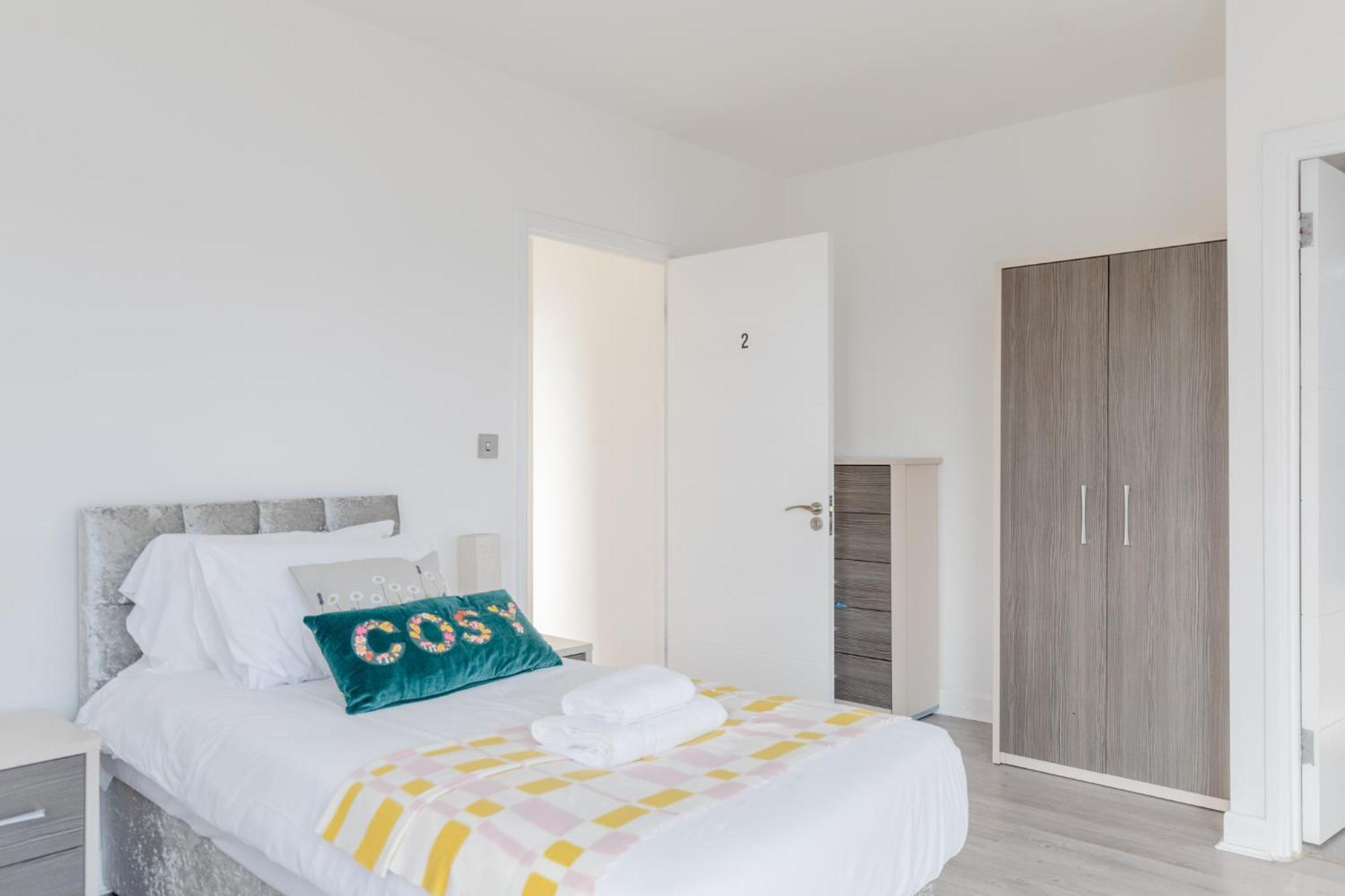 Spacious 3bd Flat Near Airport