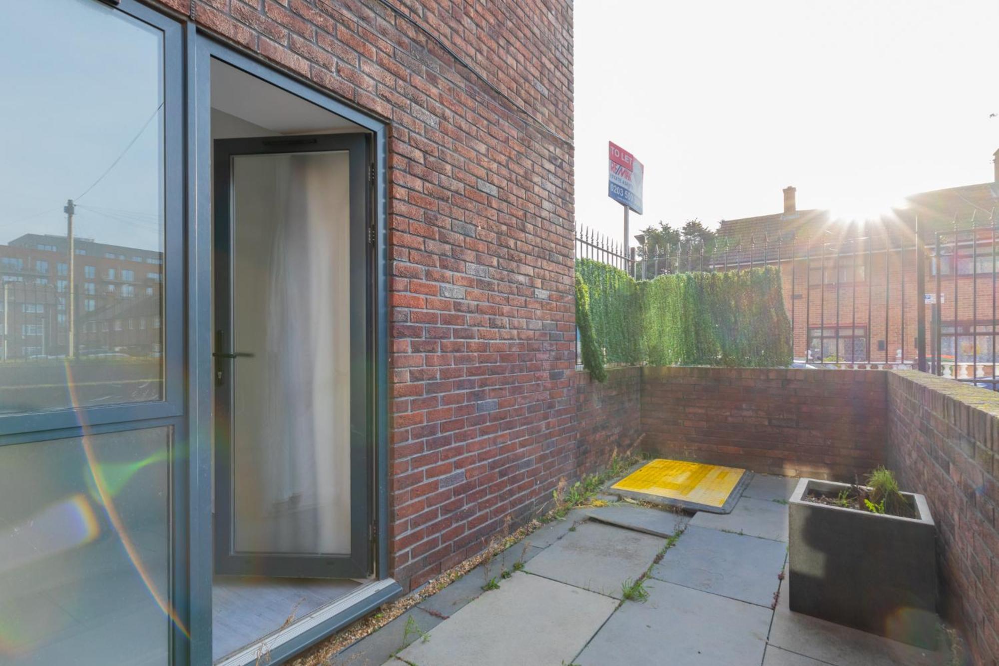 Spacious 3bd Flat Near Airport Apartment London