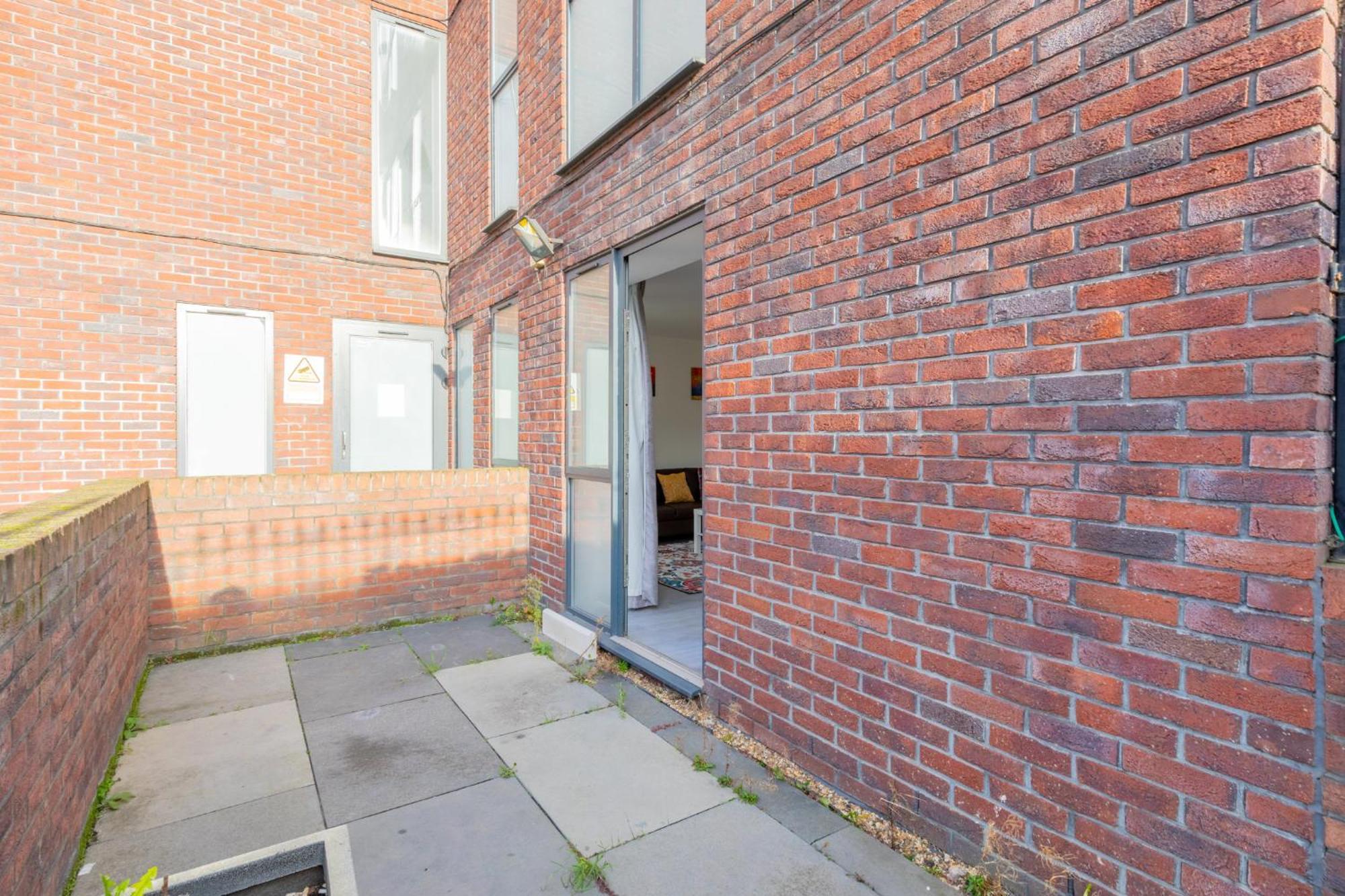 Spacious 3bd Flat Near Airport *